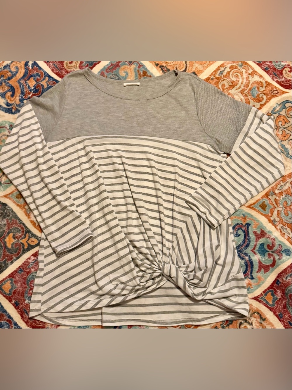 Women's Knot-Front Long Sleeve Tee - Gray/White